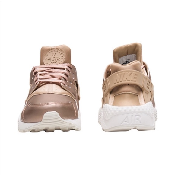 Rare Brand New Nike Women’s Huaraches in Rose Gold - Picture 3 of 5
